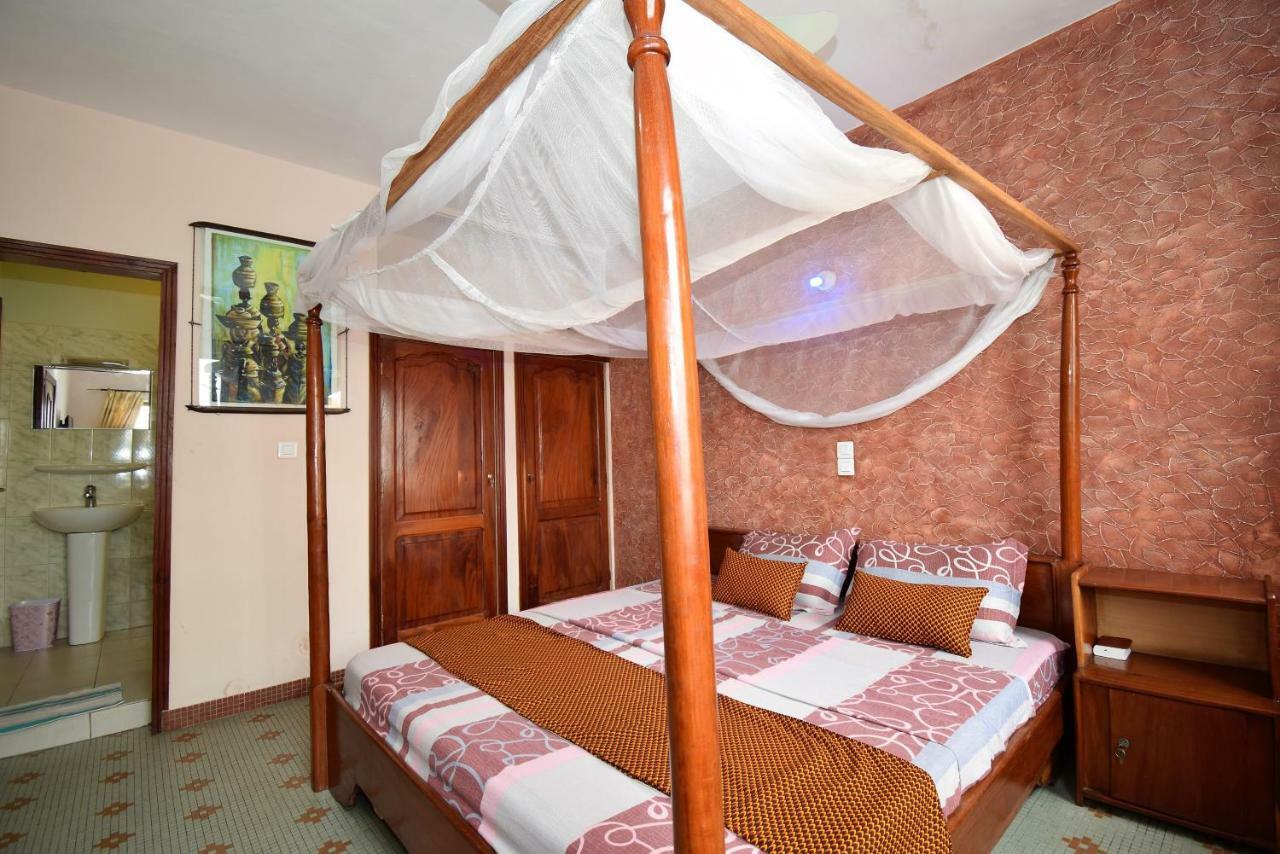 B&B Chez Rita Cotonou Bagian luar foto
