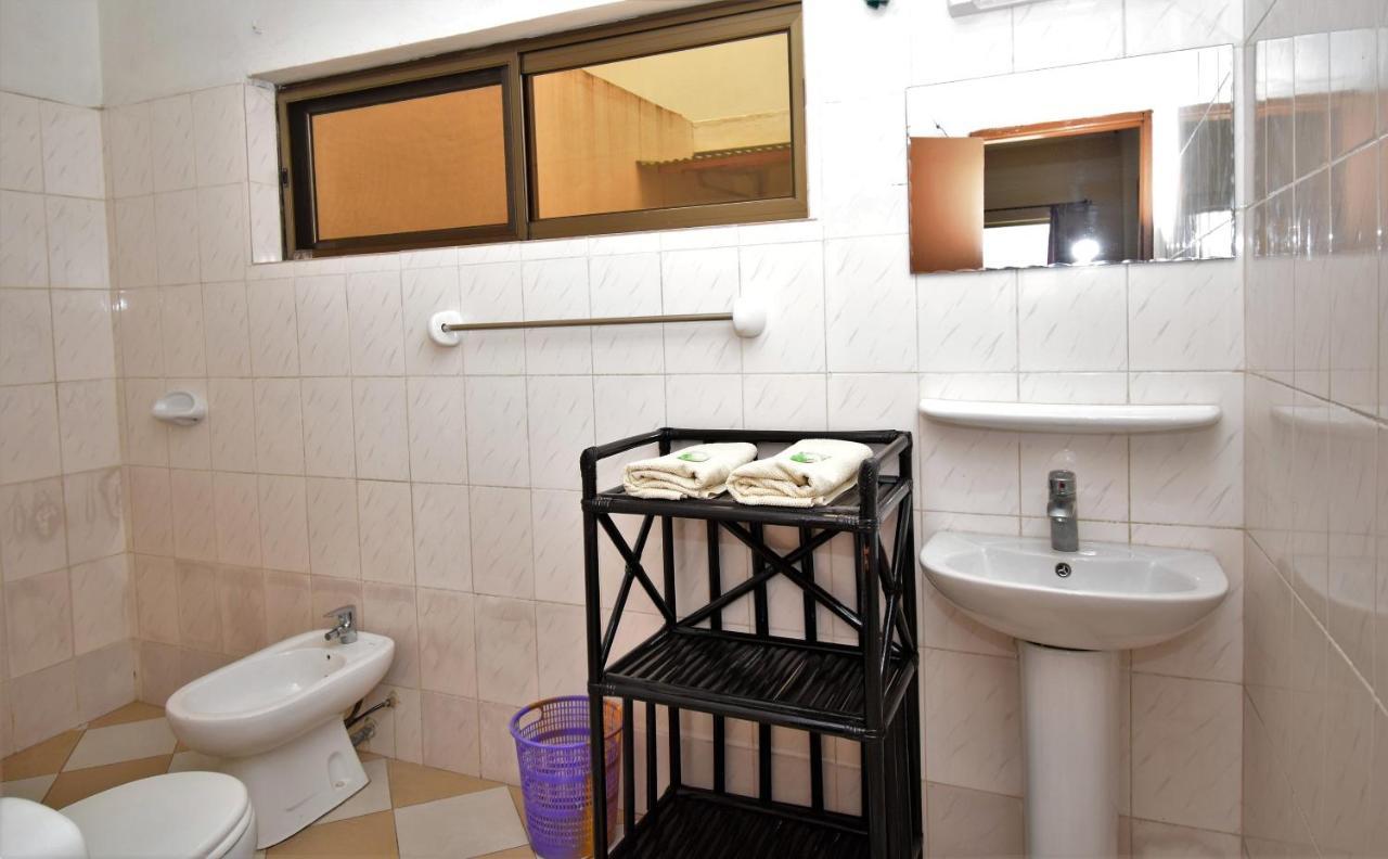 B&B Chez Rita Cotonou Bagian luar foto